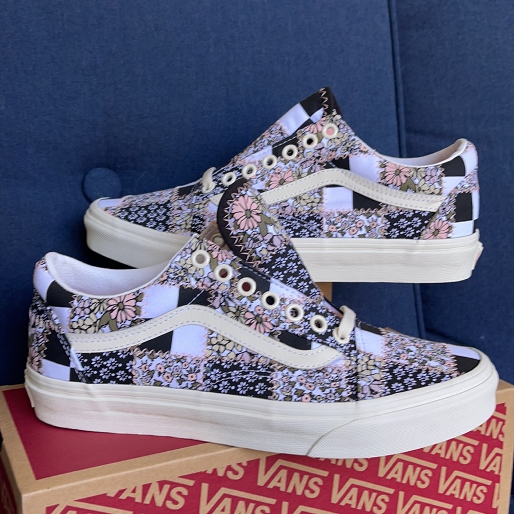 Vans Women’s Old Skool Patchwork Floral Sneakers - Picture 10 of 16